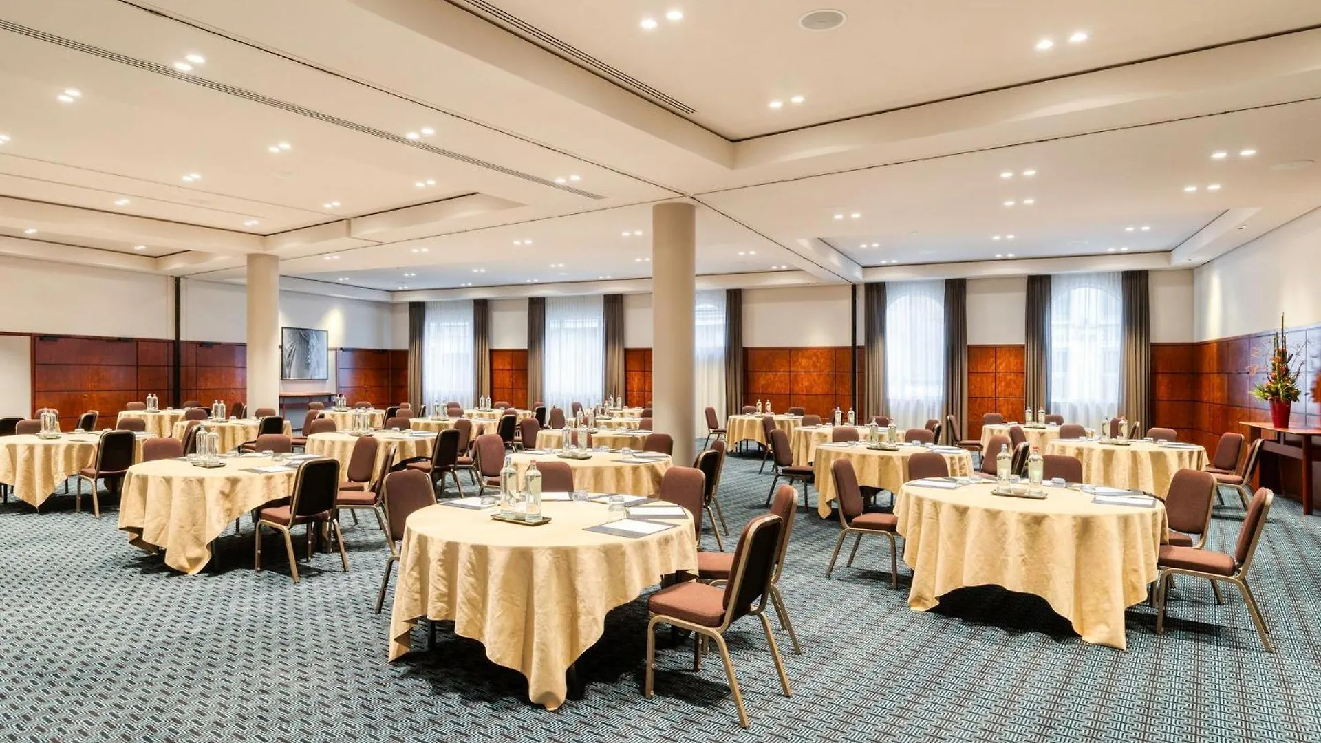 Crowne Plaza Hotel Brugge By Ihg  Brujas